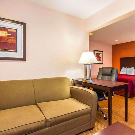 Quality Inn & Suites Ottumwa North Ngoại thất bức ảnh