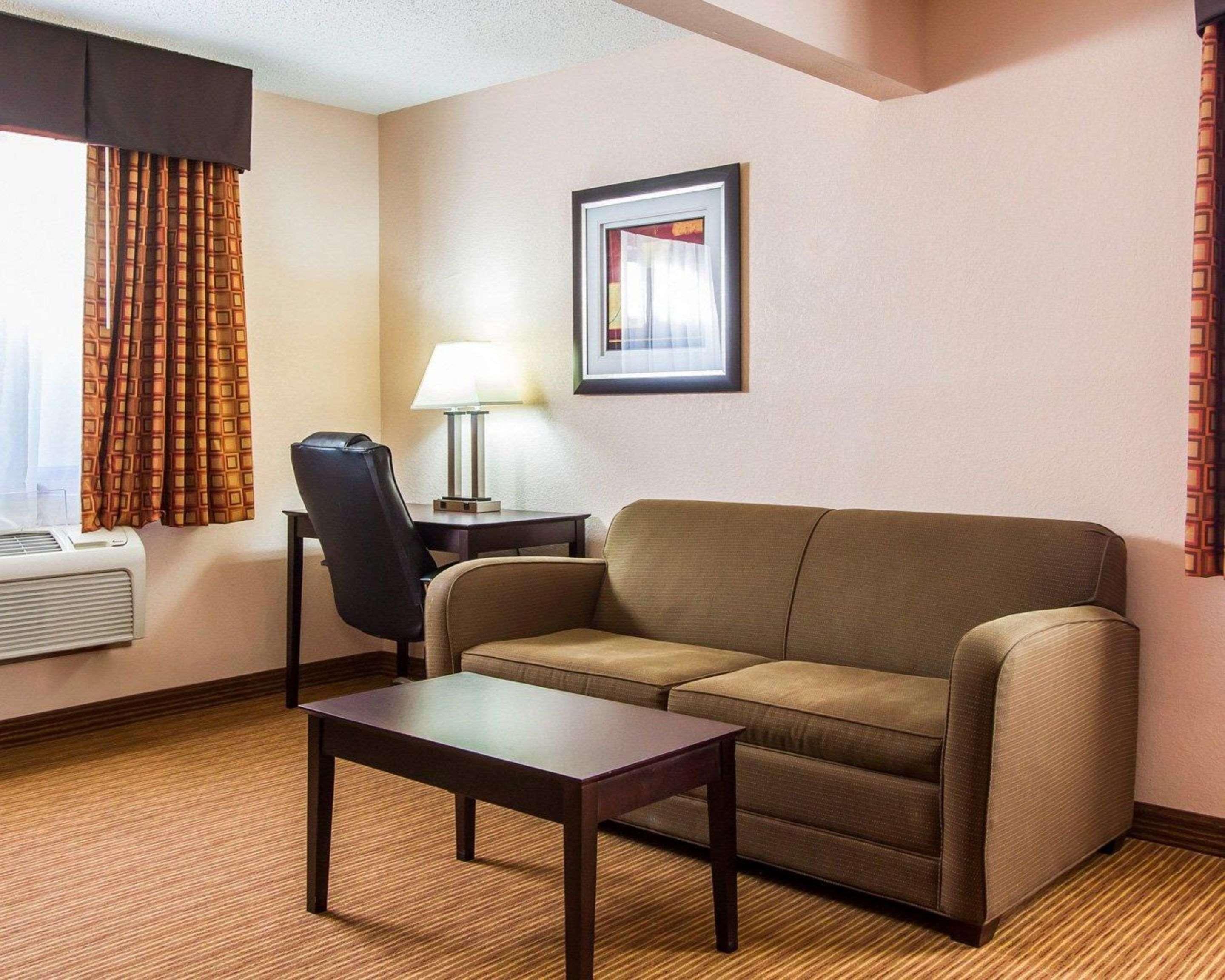 Quality Inn & Suites Ottumwa North Ngoại thất bức ảnh