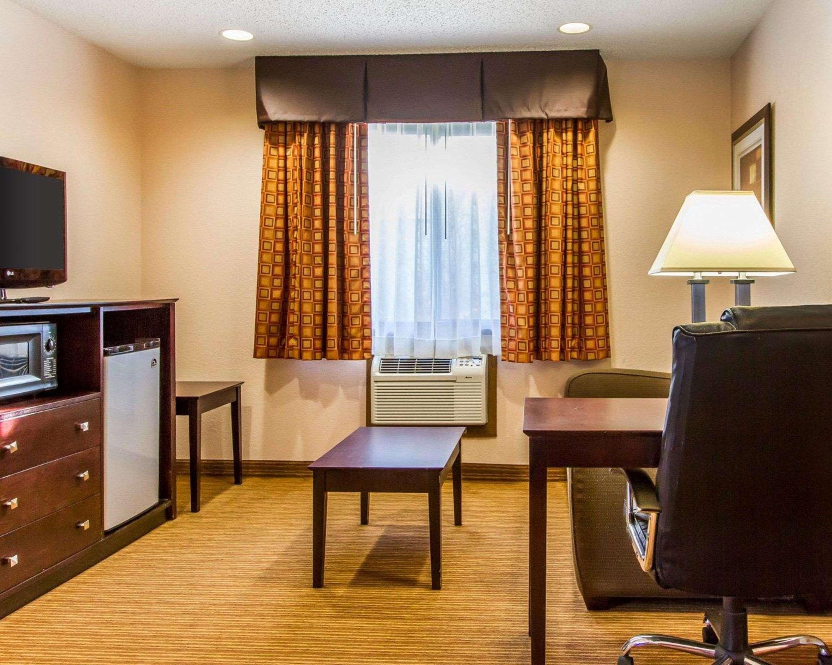 Quality Inn & Suites Ottumwa North Ngoại thất bức ảnh