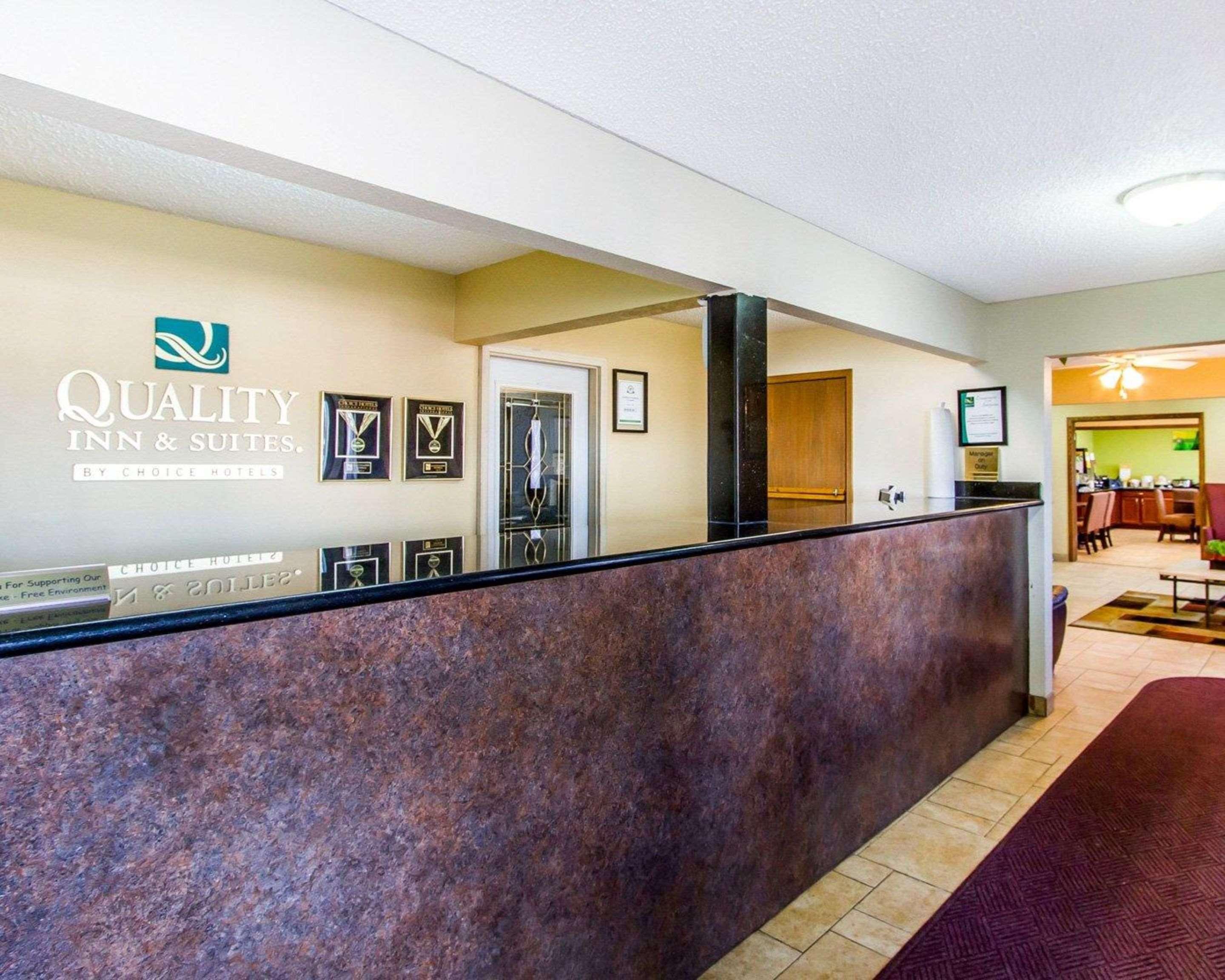 Quality Inn & Suites Ottumwa North Ngoại thất bức ảnh