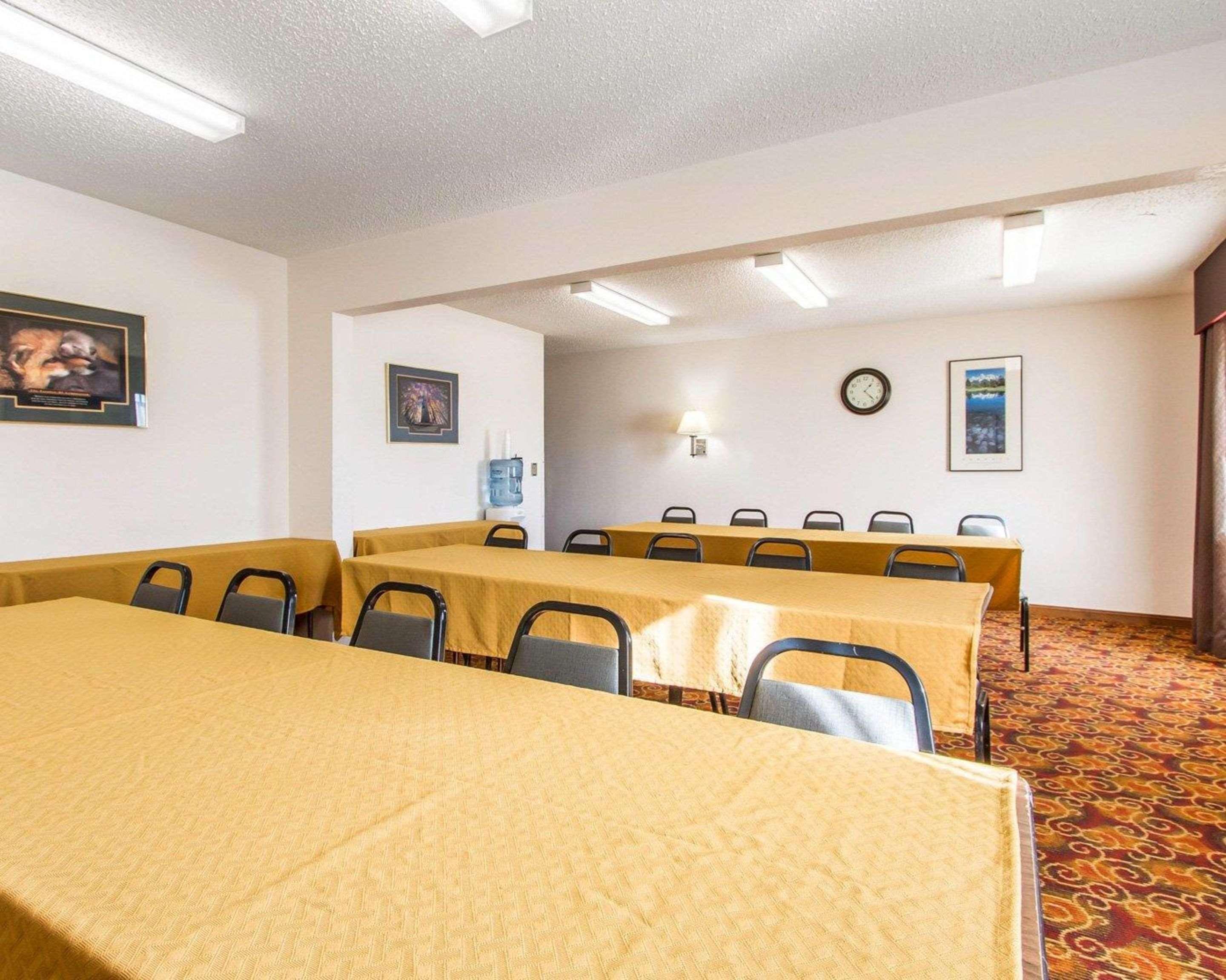 Quality Inn & Suites Ottumwa North Ngoại thất bức ảnh