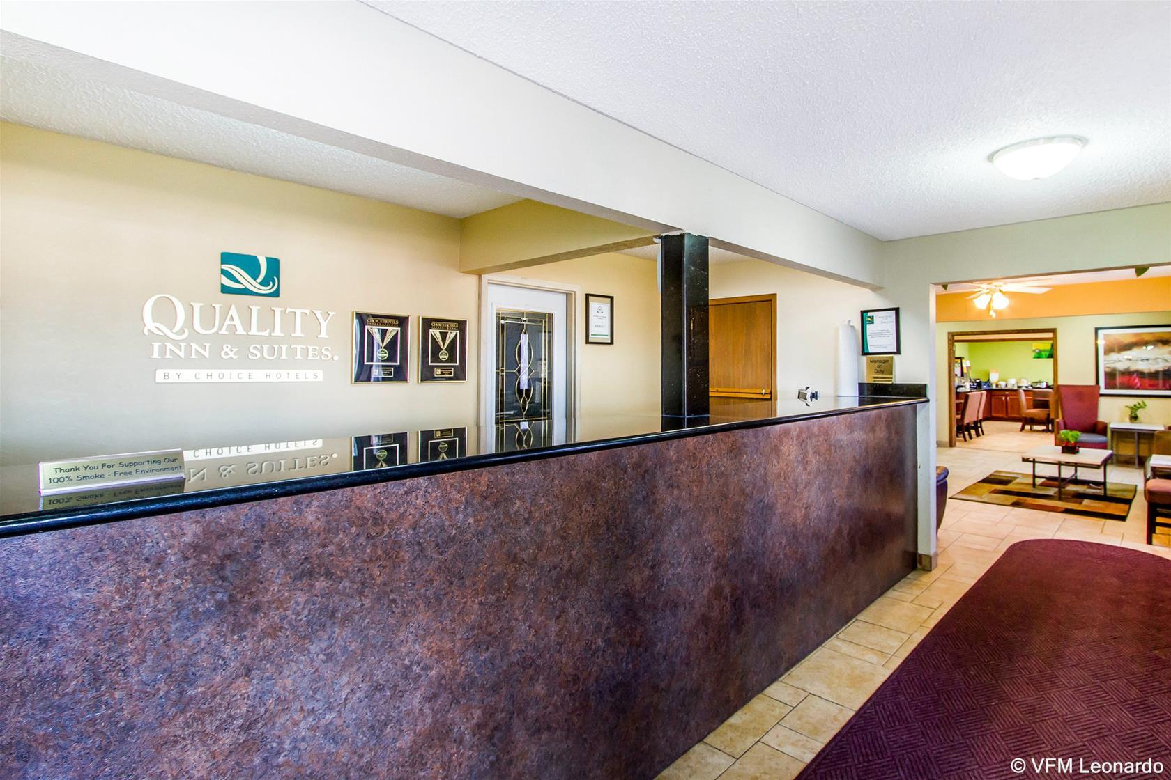 Quality Inn & Suites Ottumwa North Ngoại thất bức ảnh