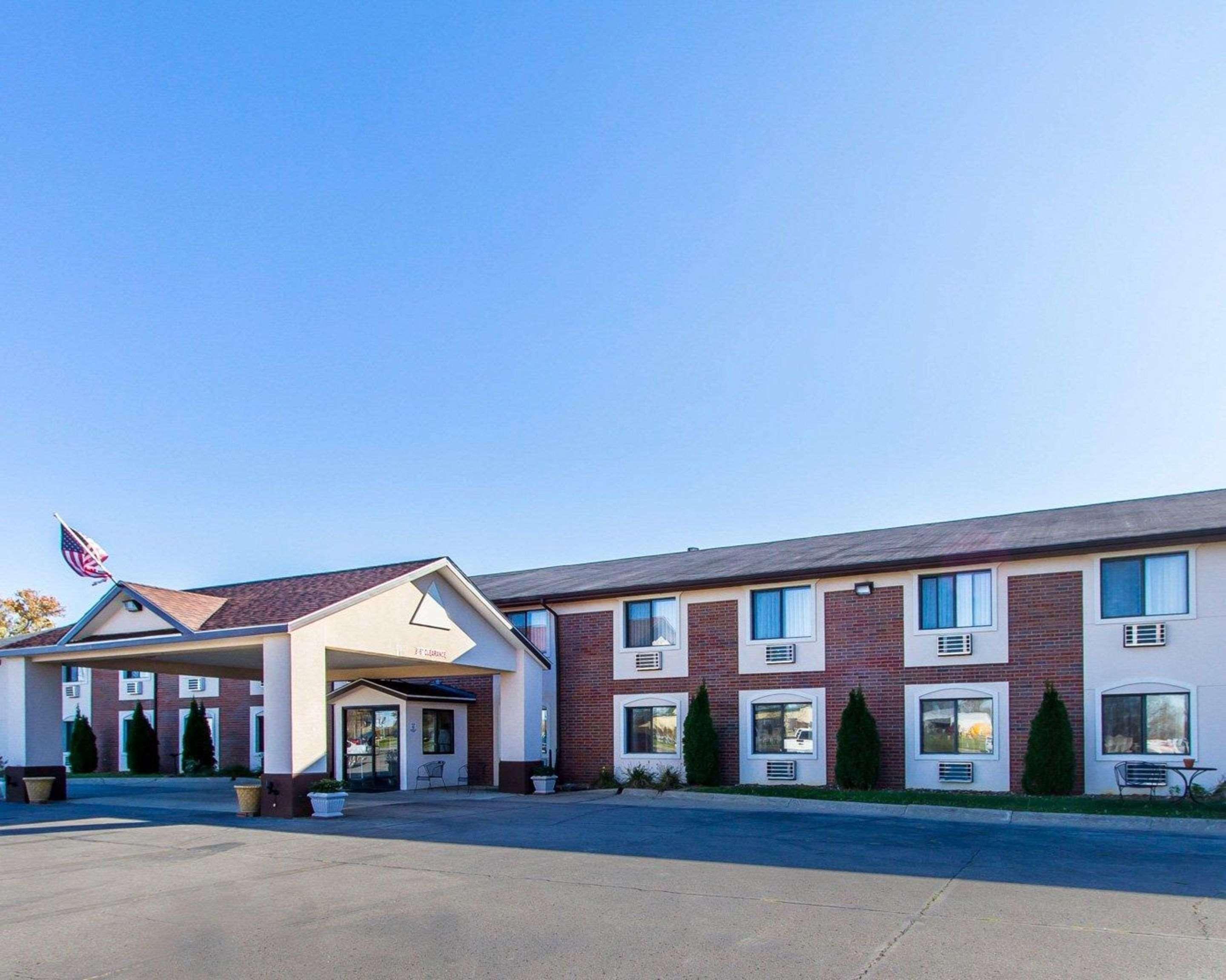Quality Inn & Suites Ottumwa North Ngoại thất bức ảnh