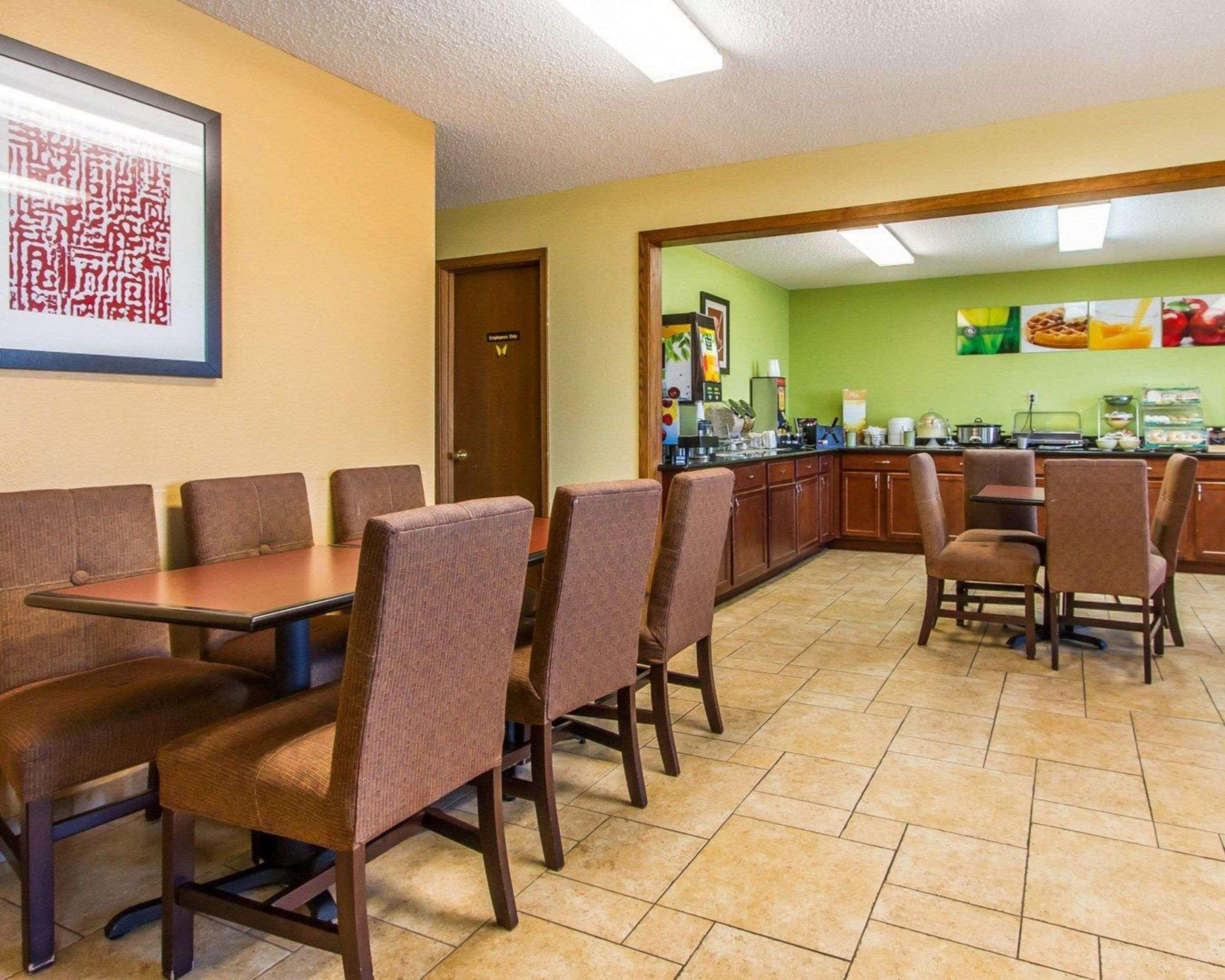 Quality Inn & Suites Ottumwa North Ngoại thất bức ảnh