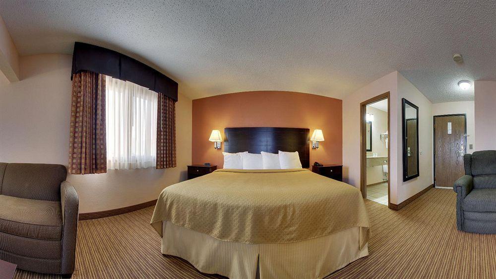 Quality Inn & Suites Ottumwa North Ngoại thất bức ảnh