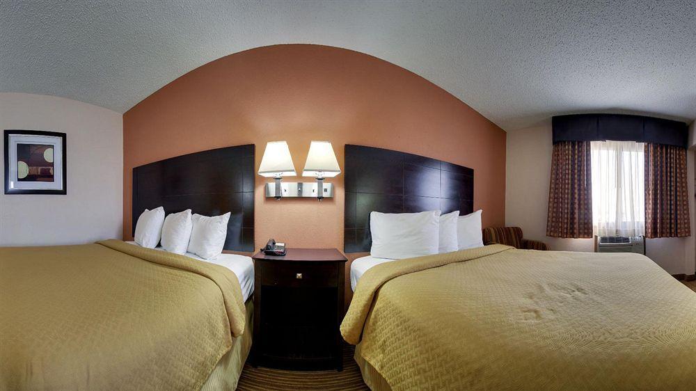 Quality Inn & Suites Ottumwa North Ngoại thất bức ảnh