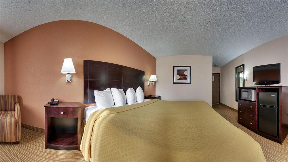 Quality Inn & Suites Ottumwa North Ngoại thất bức ảnh