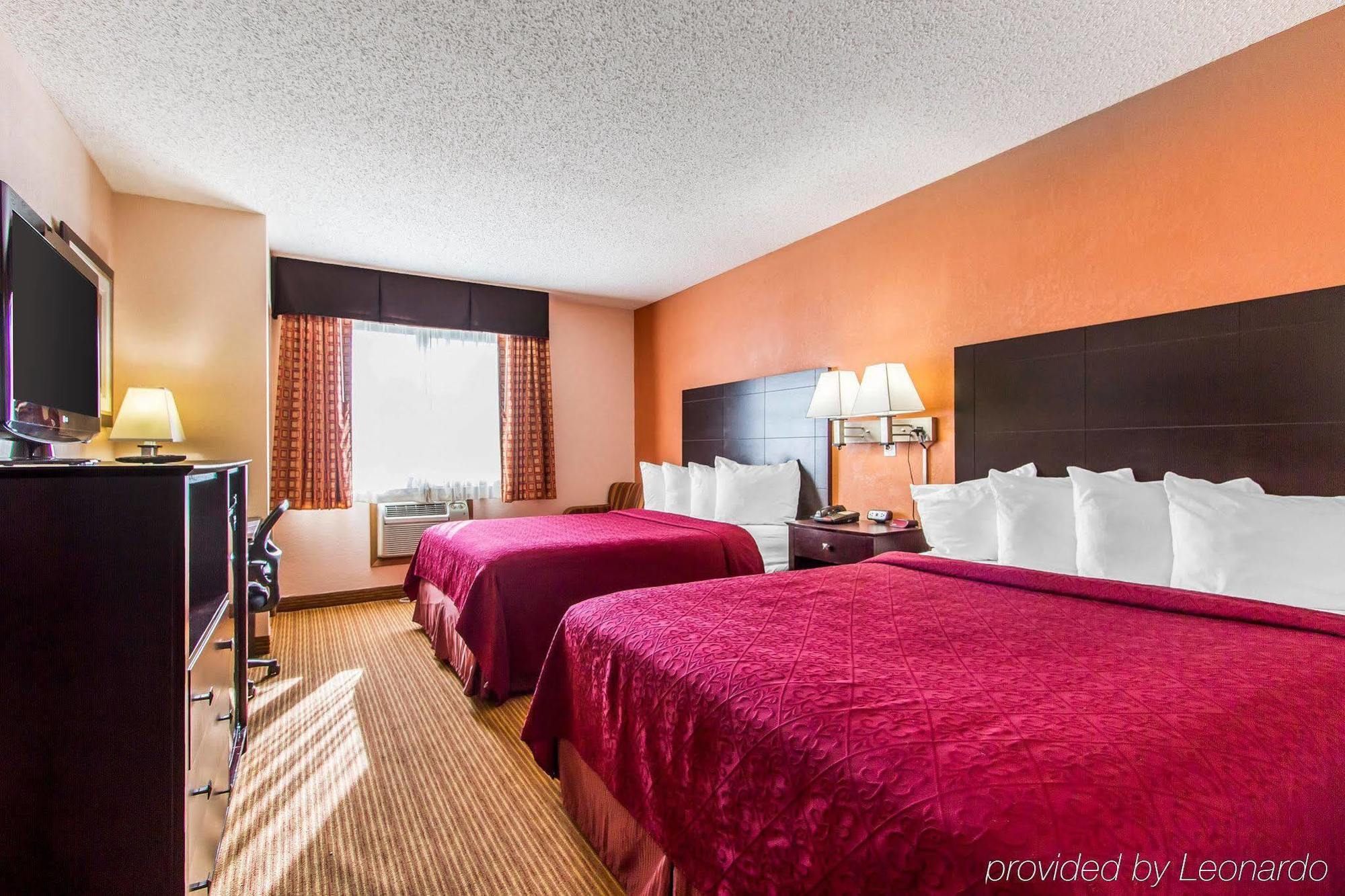 Quality Inn & Suites Ottumwa North Ngoại thất bức ảnh