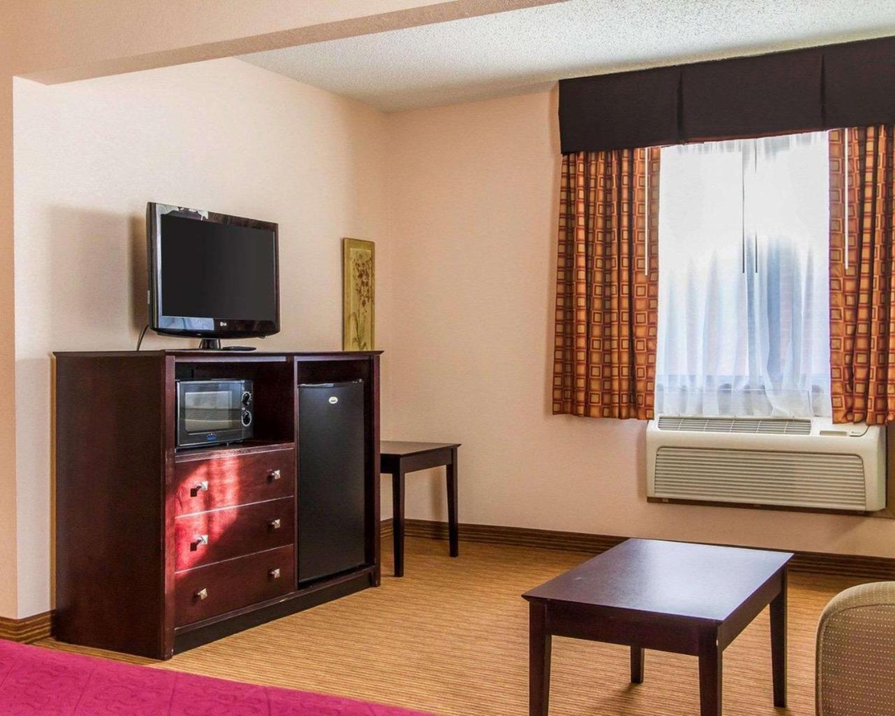 Quality Inn & Suites Ottumwa North Ngoại thất bức ảnh
