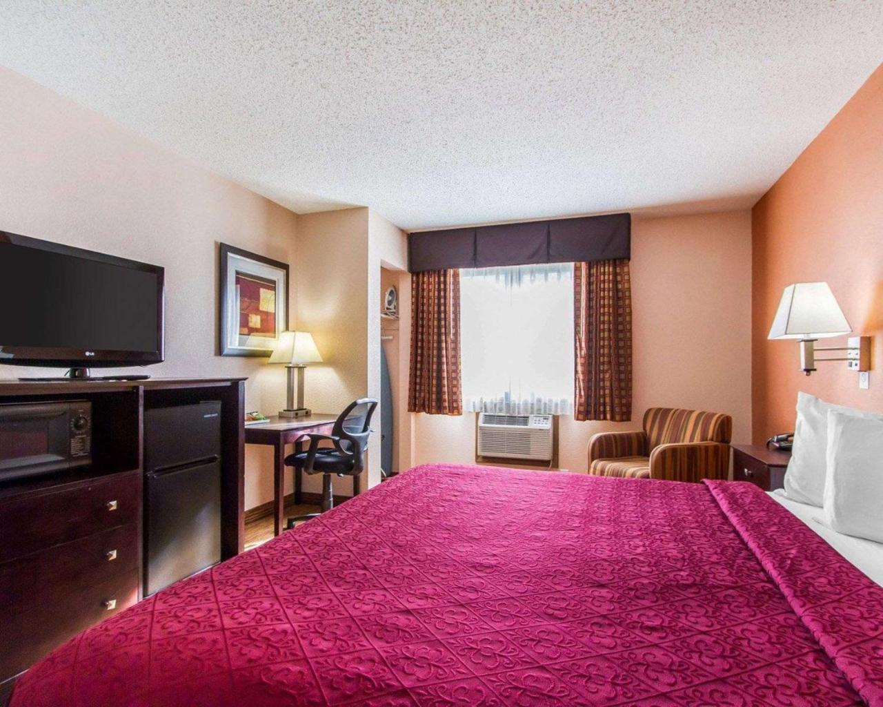 Quality Inn & Suites Ottumwa North Ngoại thất bức ảnh